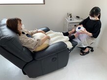 ネイルアンドアイラッシュ アヴィ(Nail and Eyelash A'vi)/リクライニングソファでゆったり