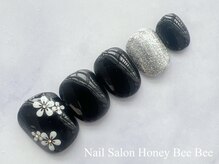 ハニービービー(Honey Bee Bee)/黒フラワーネイル
