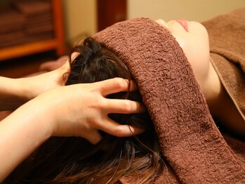 シエスタ(SIESTA)の写真/目・肩・首がいつも辛い方に◇頭の筋肉やツボを的確に捉え揉みほぐし、血行を促進＆自律神経を整える◎