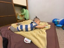 子育てママの整体サロン/施術中のお子様の様子
