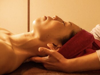 ドゥースモモ(DOUCE momo)/スマホ首解消で頭痛改善にも◎