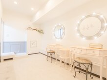 施術後はこちらでメイク直しもできます♪