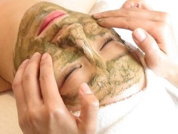 ジーサララ 用賀店(G.Sarara)の写真/シミケア/ハリ/くすみケア/毛穴ケアにお悩みの方◎ハーブピーリング×ホワイトガンセラムで理想の透明肌へ!