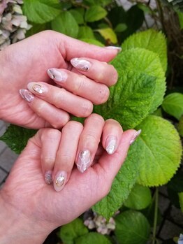 アモ(amo.)/大理石ネイル