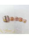 ベージュチェックフットネイル