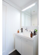 カラスマプラス(karasuma+)/メイク直しもご自由に♪