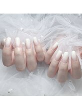 サロン アンド ルクス(Salon & Lux)/ホワイトグラデーションネイル