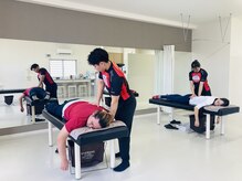 SSS 沖縄スタジオの雰囲気（担当トレーナーが1人1人じっくり施術します）