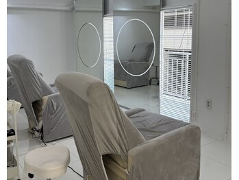 ハリウッドブロウリフト ワクシー 新宿店(HOLLYWOOD BROW LIFT WAXYYY.)/施術スペース