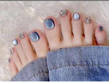 パーミル アイ アンド ネイル クマモト(permille ‰ eye&nail Kumamoto)の写真/指先だけでなく足元も抜かりなく!夏に向けて華やかフットネイルで輝く私に♪