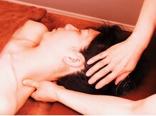 康楽館/首、肩、デコルテのリンパ施術