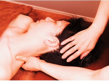 康楽館/首、肩、デコルテのリンパ施術