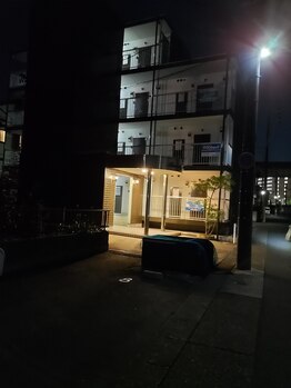 ゆるり(yururi)/当店の入っている建物　夜