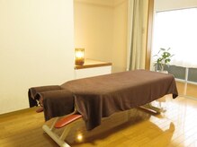 もみほぐし つごねの雰囲気（落ち着いたシンプル空間の完全個室♪）