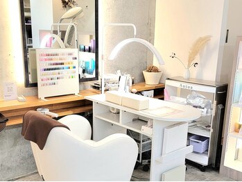 ネイルコローレ(nail colore)/店内左奥で施術を致します◎