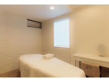 江原道 銀座サロン(Koh Gen Do)/白を基調に整えられた空間。