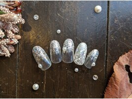 七色クラッシュの雪ネイル♪