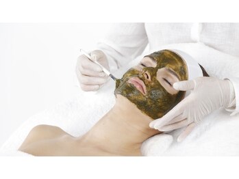 サロン キュー(Salon Cue)の写真/お肌の毛穴・くすみケアですっぴんでも怖くない！いつでも自信の持てる素肌美人目指しませんか？