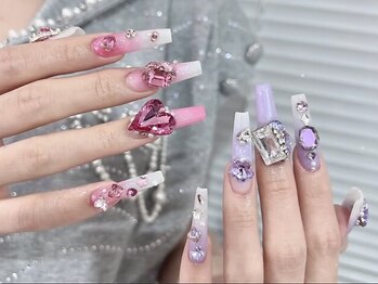 ムームーネイル 渋谷店(muumuu nail)の写真/カラー、ストーン、パーツの種類が豊富♪カラーもパーツも豊富にご用意！理想の指先に☆お気軽にご相談を♪