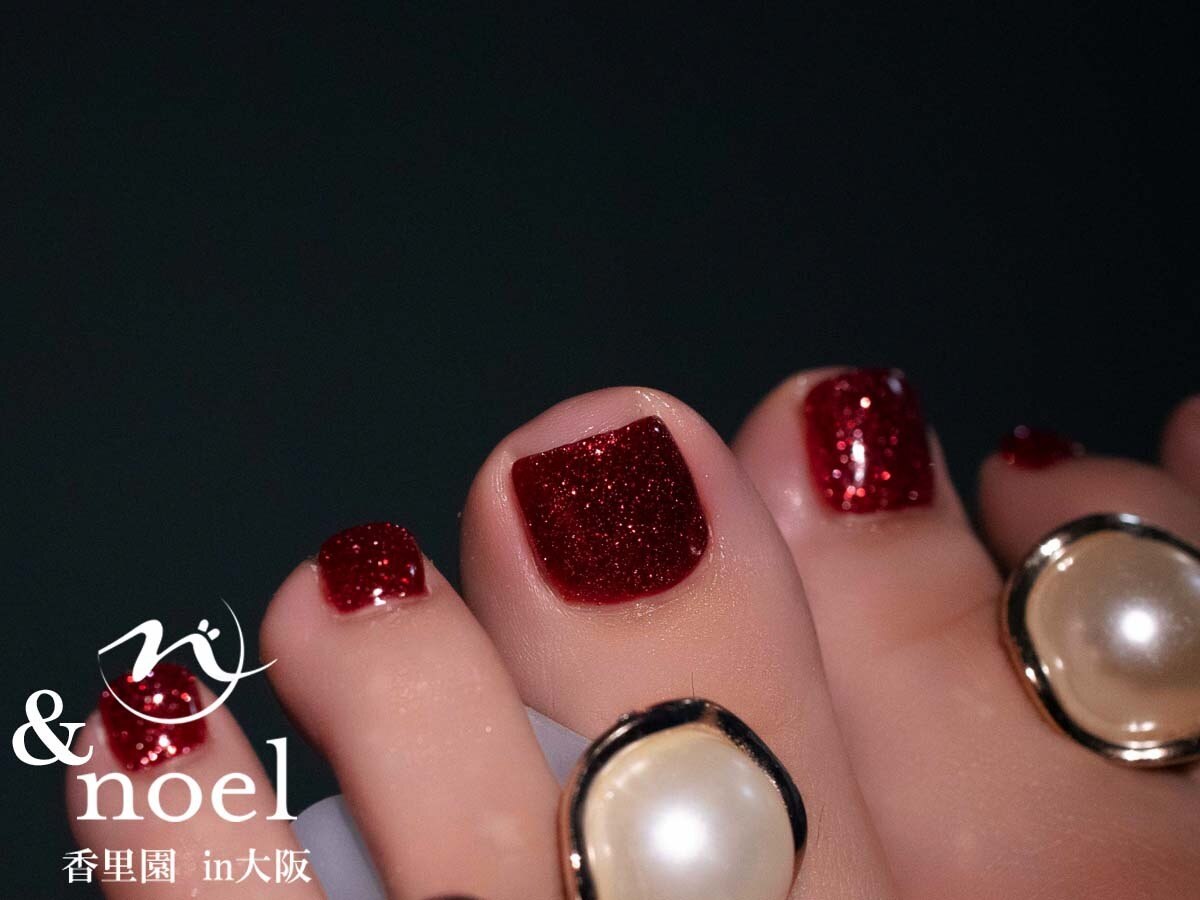 2025年-2026年冬トレンド】レッド クリスマスのネイルデザイン集｜人気