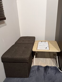 フィットジユウガオカ(Fit_Jiyugaoka)/ベットの横に待合席