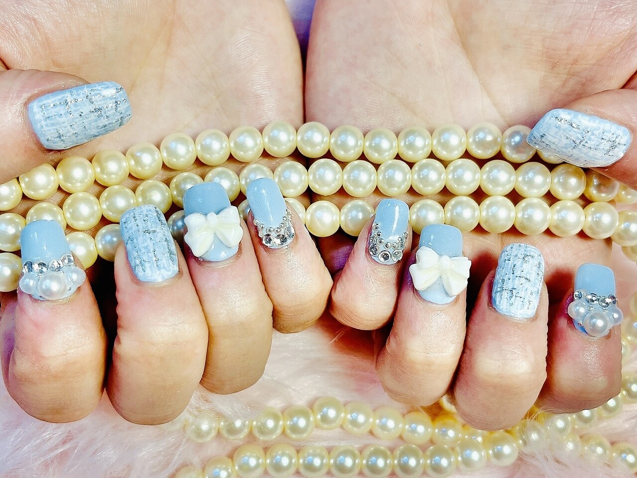 2025年-2026年冬トレンド】ブルー ツイード ハンドのネイルデザイン集