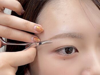 アルボーテ ルジェ 芦屋(Art BeAute' ROUGET)の写真/【JR芦屋徒歩2分】ハサミで１本１本カットし、お肌に優しい◎垢抜けと朝のメイク時短が同時に叶う♪