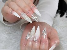 Eli Nails 新宿【エリネイルズ】《長さだし専門店/つけ放題/持ち込み/スカルプ》/グラデーション、キラキラ