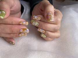 イエローとゴールドで春ネイル