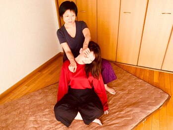 タイ古式マッサージ ディー 立川店/じっくり伸ばします☆