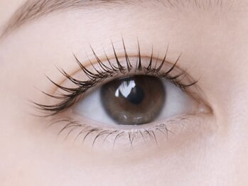 メゾリーナ(MAISOReNA)の写真/【高い持続性×上品デザイン】忙しい毎日でも、鏡を見るのが嬉しくなる「理想の目元」