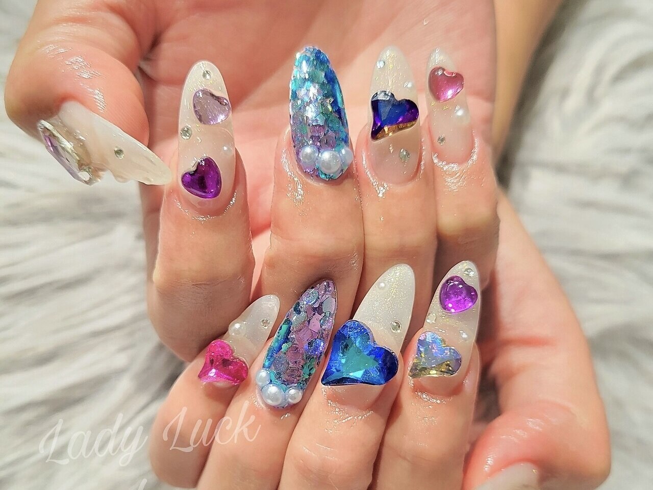 2025年秋トレンド】宝石箱のネイルデザイン集｜人気順｜2ページ