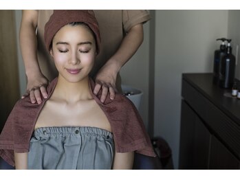 ヘッドコンシェルジュ 代官山店(head CONCIERGE)の写真/”五感のすべてが満たされる究極睡眠ヘッドスパ”頭～首・デコルテにもアプローチする事で芯から疲労回復。