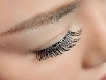 まつげ専門サロン クローバーの写真/【ベテランスタッフ在籍】バインドロックでボリュームのあるはっきりとしたお目元を演出★