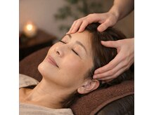 オールハンドにて頭のほか首肩、鎖骨周りもしっかりとほぐします