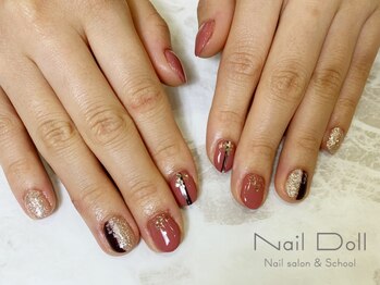 ネイルドール(Nail Doll)/ラメとくすみピンク
