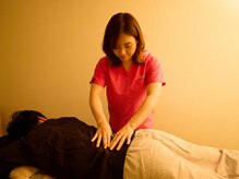 内臓の位置を整える子宮施術や体をほぐし疲れにくくする筋膜施術