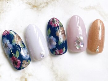 アミネイルズ(AmiNails)/手描きフラワーネイル♪
