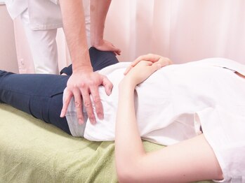 やわらカイロプラクティック新宿院/反り腰/猫背/O脚等の姿勢矯正も