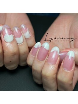 リライヴィー(Lyreivy)/ニュアンスネイル