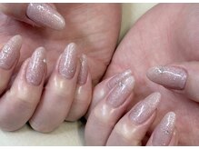 モルネイル(MORU nail)/ピンクベージュ×パールラメ.