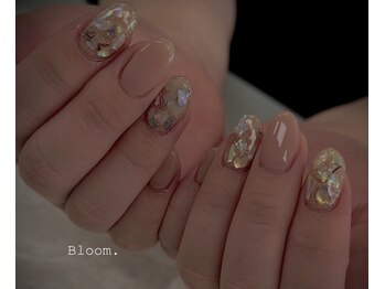 nail salon Bloom./