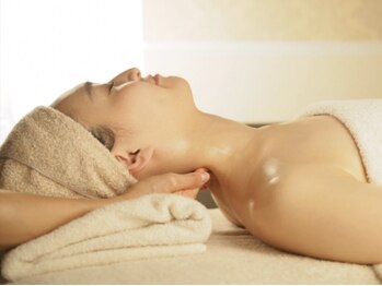 ラサン(Rasun)の写真/頭痛や肩こりでお悩みの方に◎体質別オイルを使用した贅沢な全身のマッサージでリラックス★