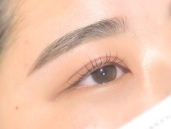 クレビア(CreBiA)/眉毛スタイリング