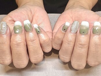 パープルの爪屋/緑の被らないニュアンス♪