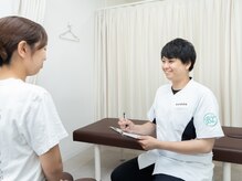 生田接骨院【肩こり/腰痛/姿勢矯正/骨盤矯正/整体】の雰囲気(国家資格保有者のプロによるカウンセリングで根本改善へ導きます)