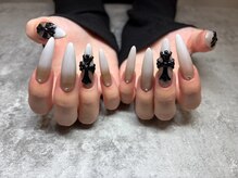 nail salon Blossom 元町三宮【ワンホンネイル/持ち込み/長さだし/韓国/フィルイン】の雰囲気（フォルムにこだわった爪の形が自慢です）