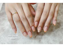 リアン(Lien)/ぷっくりフラワーネイル