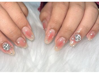 チークネイル　￥10,200