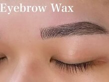 《メンズ眉》眉毛Waxの他に眉毛パーマで毛流れを整えたり、毛量調整で薄くしたりなども可能です。